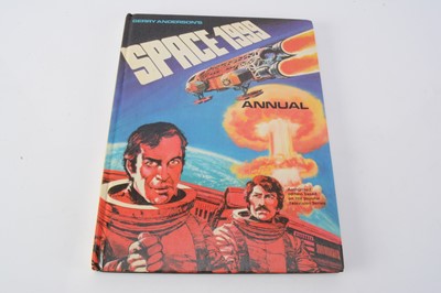 Lot 483 - Space 1999 Annual / Signatures