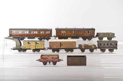 Lot 1123 - Assorted vintage Commercial 0 Gauge Rolling Stock by various makers (9)