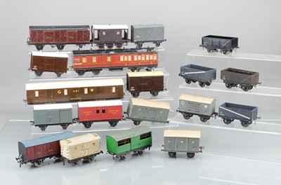 Lot 1172 - Leeds(LMC)/Milbro and other Commercial and Scratch built 0 Gauge Passenger and Goods rolling stock (19)