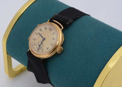 Lot 139 - An early 20th century 18ct gold cased lady's wristwatch