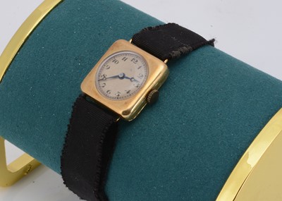 Lot 140 - An early 20th century 18ct gold cased lady's wristwatch