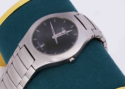 Lot 147 - A modern Longines quartz stainless steel wristwatch