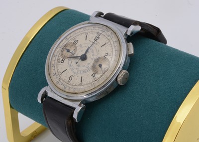 Lot 164 - A c1950s Urra manual wind chrome plated wristwatch