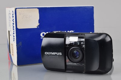 Lot 119 - An Olympus mju-1 Quartz Date Compact Camera