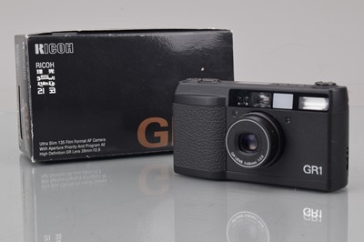 Lot 152 - A Ricoh GR1 Date Compact Camera