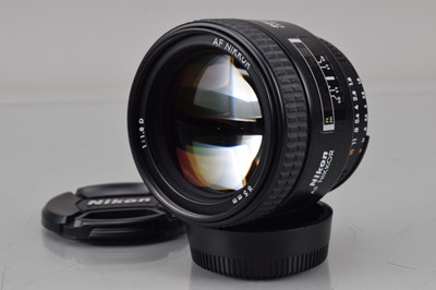 Lot 201 - A Nikon AF Nikkor 85mm f/1.8D Lens