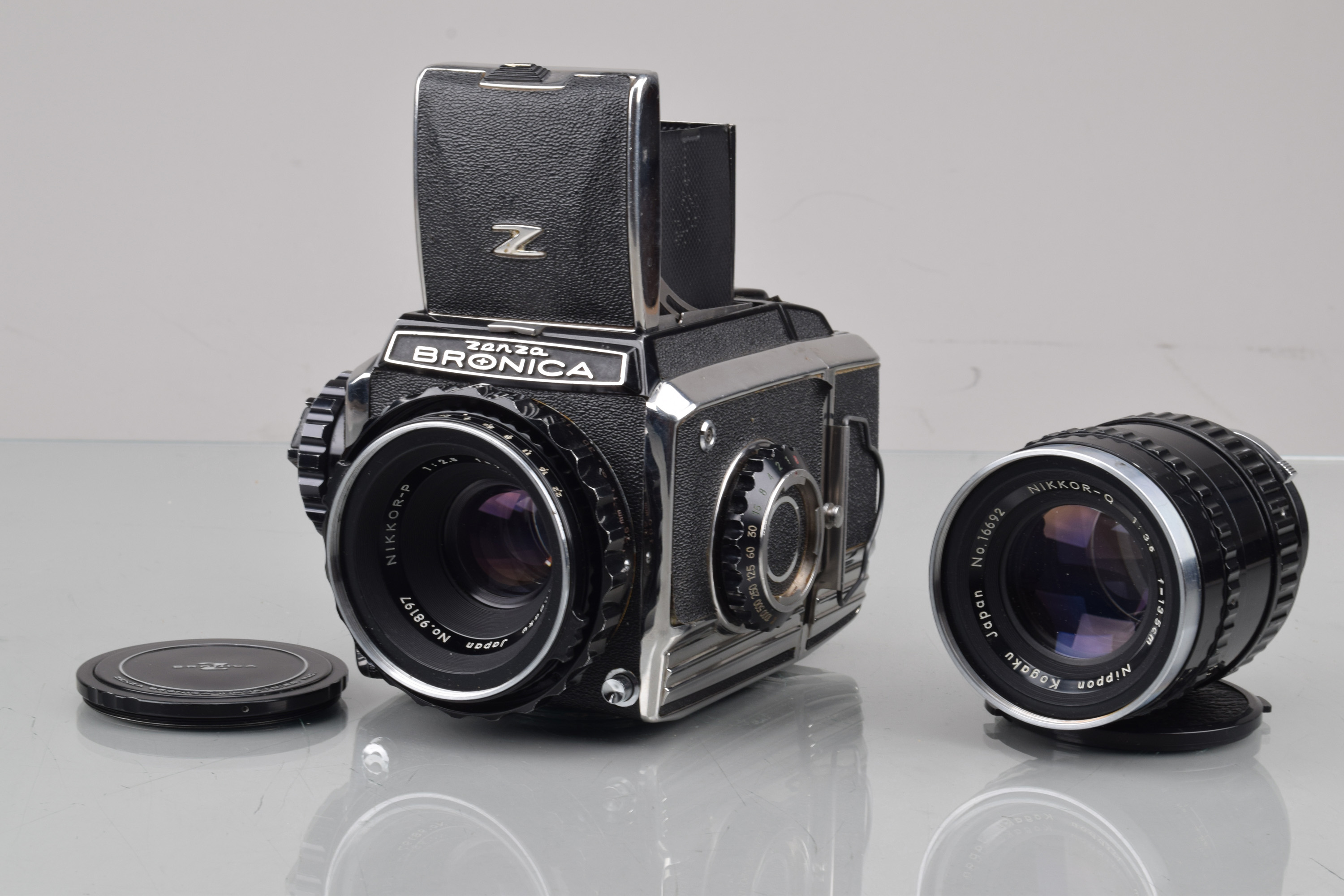 Lot 220 - A Zenza Bronica S2 Camera,