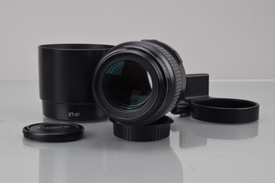 Lot 317 - A Canon EF 100mm f/2.8 Macro USM Lens