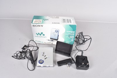 Lot 560 - Sony Walkman