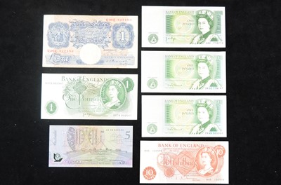 Lot 195 - A collection of British and world banknotes