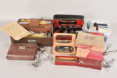 Lot 6 - A collection of Grooming items