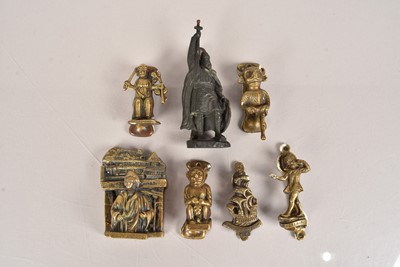 Lot 42 - A small collection of brass door knockers