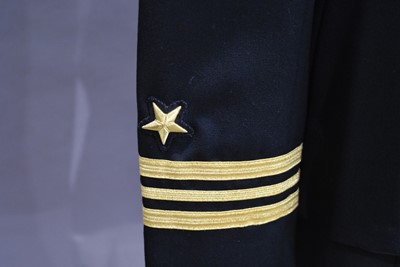 Lot 386 - A Woman's US Navy Lieutenant Commander's uniform jacket and skirt