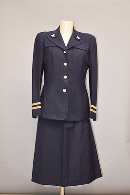 Lot 393 - A United States Naval Reserve (Women's Reserve) WAVES uniform