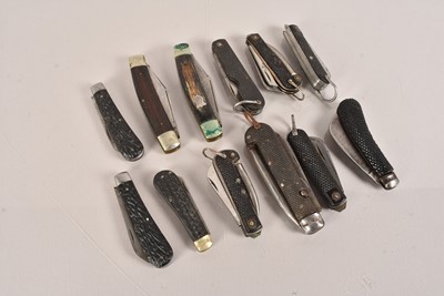 Lot 577 - A Collection of Pocket Knives