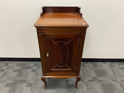 Lot 6 - An Edwardian mahogany sheet music cabinet