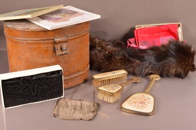 Lot 161 - A mixed lot of vanity items and clothing