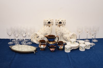 Lot 216 - A mixed lot of glass and ceramics