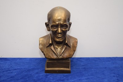 Lot 275 - An early 20th century bust of a gentleman