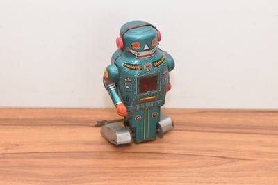 Lot 283 - A circa 1960s Japanese tin plate robot