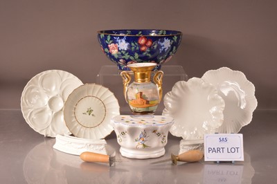 Lot 318 - A collection of ceramics