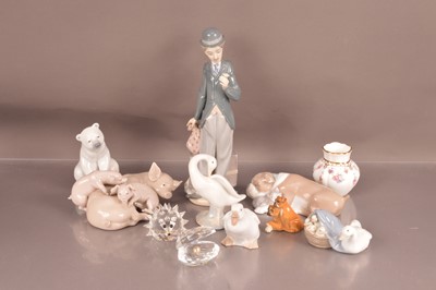 Lot 347 - A mixed lot of ceramics and glass figures