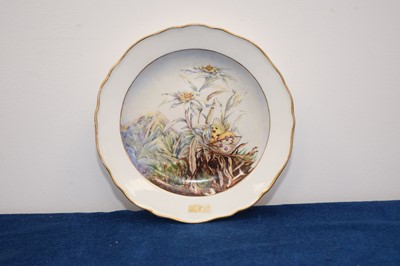 Lot 422 - A Meissen porcelain cabinet plate