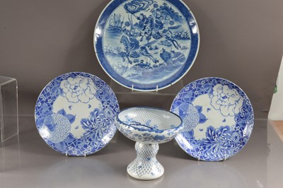 Lot 466 - A large Chinese blue and white porcelain dish