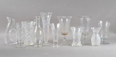 Lot 27 - A collection of glassware