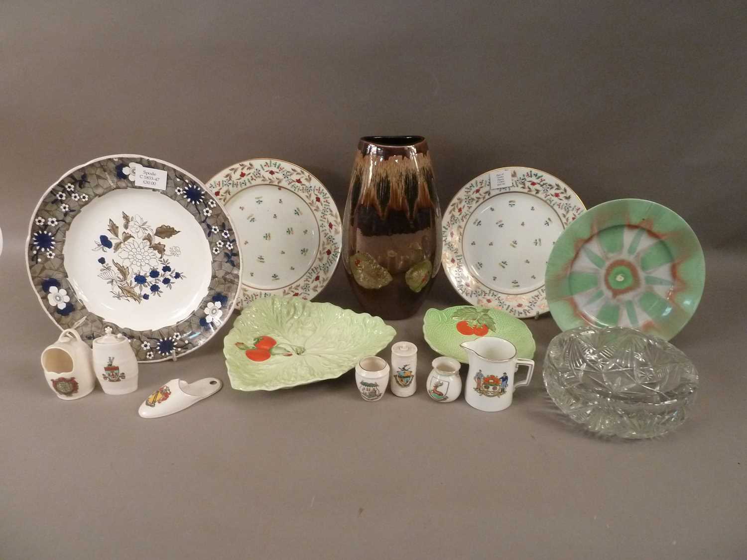 Lot 42 - A small collection of 19th and 20th century ceramics