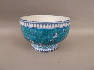 Lot 44 - A nice 20th century Iznik pottery bowl