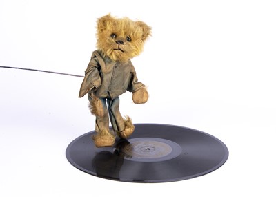 Lot 77 - A rare British Jazzer gramophone dancing Teddy Bear, circa 1920