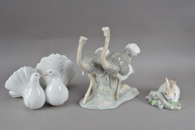 Lot 89 - A Lladro porcelain figural group of two doves