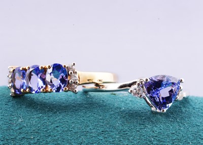 Lot 20 - A three stone tanzanite and cubic zirconia 9ct gold dress ring