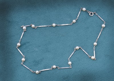 Lot 43 - An art deco platinum and pearl set necklace