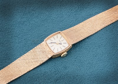 Lot 44 - A 9ct gold Tissot lady's wristwatch