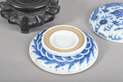 Lot 124 - An early 20th century Chinese blue and white decorated porcelain ink pot and cover