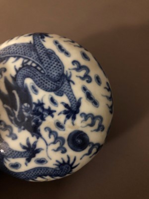Lot 124 - An early 20th century Chinese blue and white decorated porcelain ink pot and cover