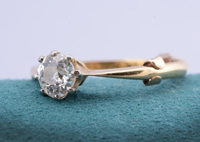 Lot 51 - An Edwardian old cur diamond solitaire in yellow 18ct gold and platinum setting