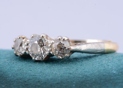 Lot 59 - A three stone diamond dress ring