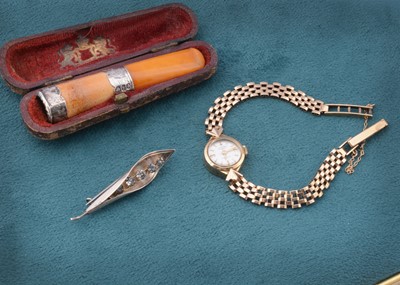 Lot 71 - A lady's 9ct gold wristwatch