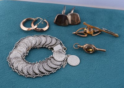 Lot 84 - A mixed lot of silver and gold