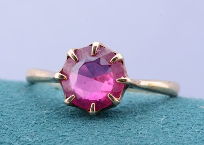 Lot 89 - A synthetic ruby dress ring