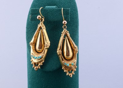 Lot 113 - A pair of 9ct gold Victorian style drop earrings