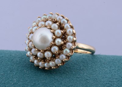 Lot 132 - A 9ct gold pearl cluster dress ring