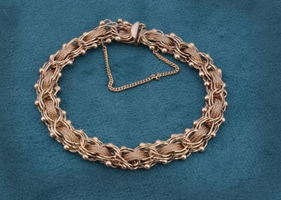 Lot 138 - A 14ct gold continental knot and plaited bracelet