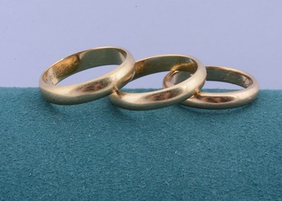 Lot 140 - Three continental wedding bands