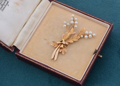 Lot 144 - A 9ct gold seed pearl brooch