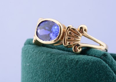 Lot 177 - An 18ct gold tanzanite dress ring