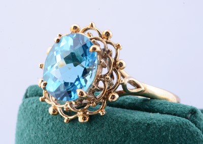 Lot 179 - A topaz 9ct gold dress ring